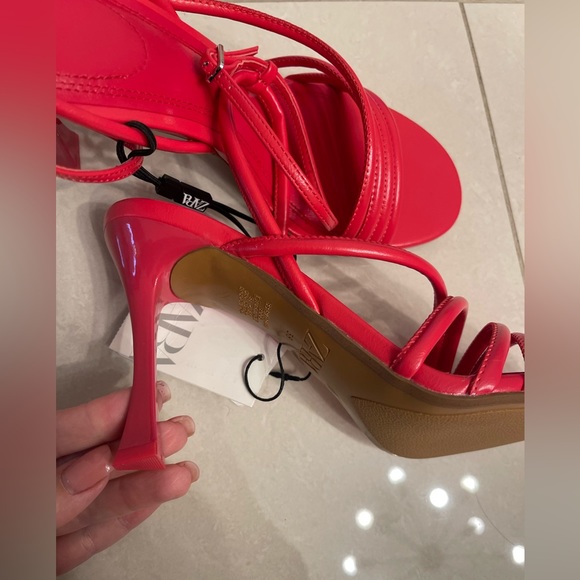 Hot pink heels - Picture 5 of 9